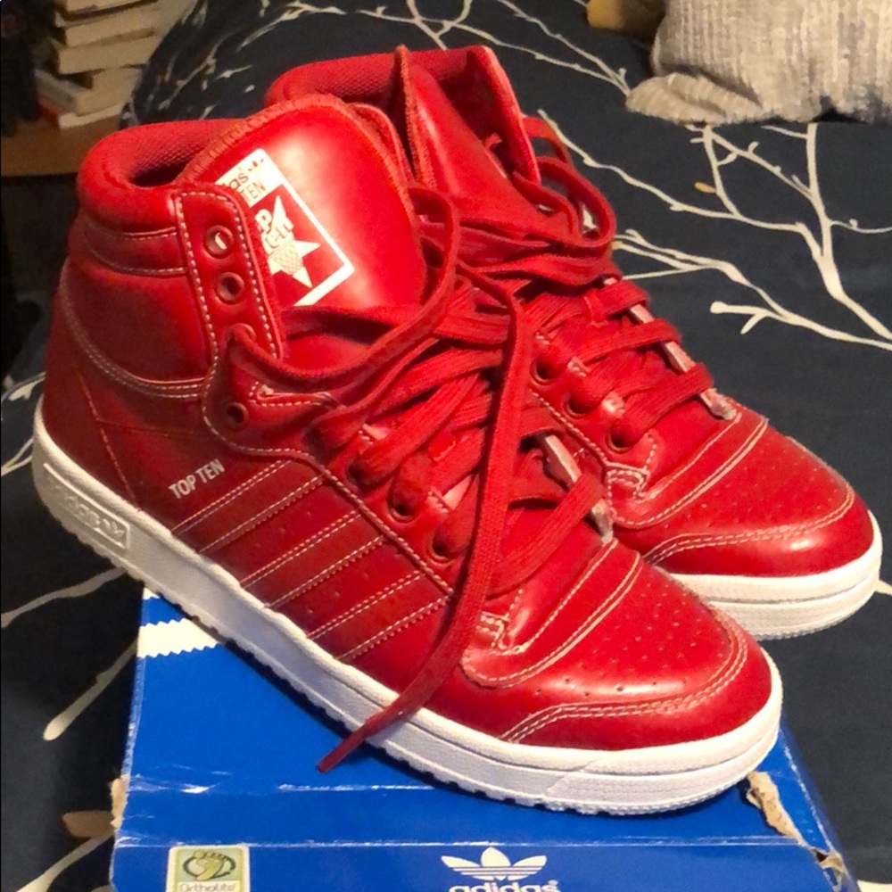 💫💫 Adidas top ten red high tops!